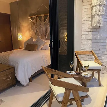 Room In Studio - Stylish And Bright Studio Near The Pool